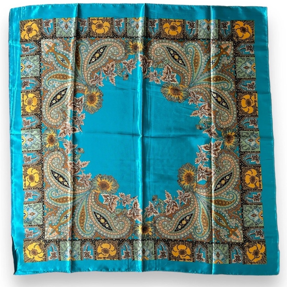 Silky women’s scarf